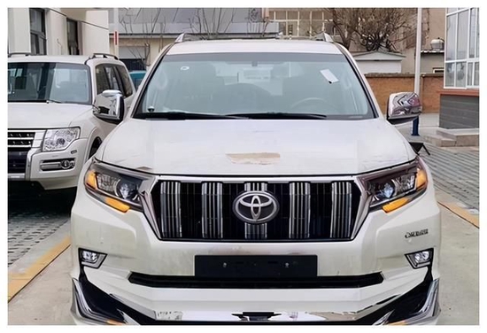 {賭馬}(丰田霸道2022全新款价格图片七座)